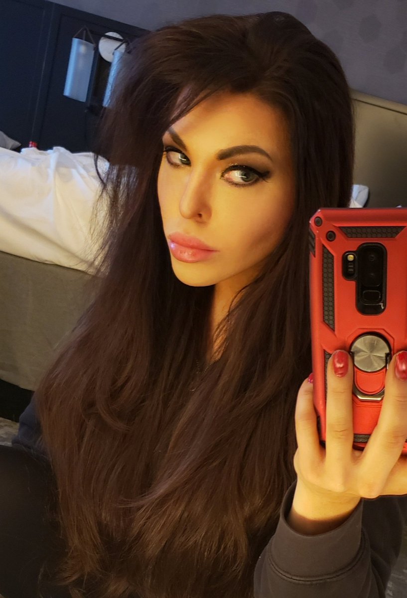 RealNMarkova's tweet photo. Too many flights and not too much sleep 😳 #SHINE62 and #EVOLVE140 weekend was great though! Thanks New York fans for the hottest atmosphere! 🔥🔥🔥

#prowrestling #clubwwn #russiancrush #weekend https://t.co/zgRLLEqLLb