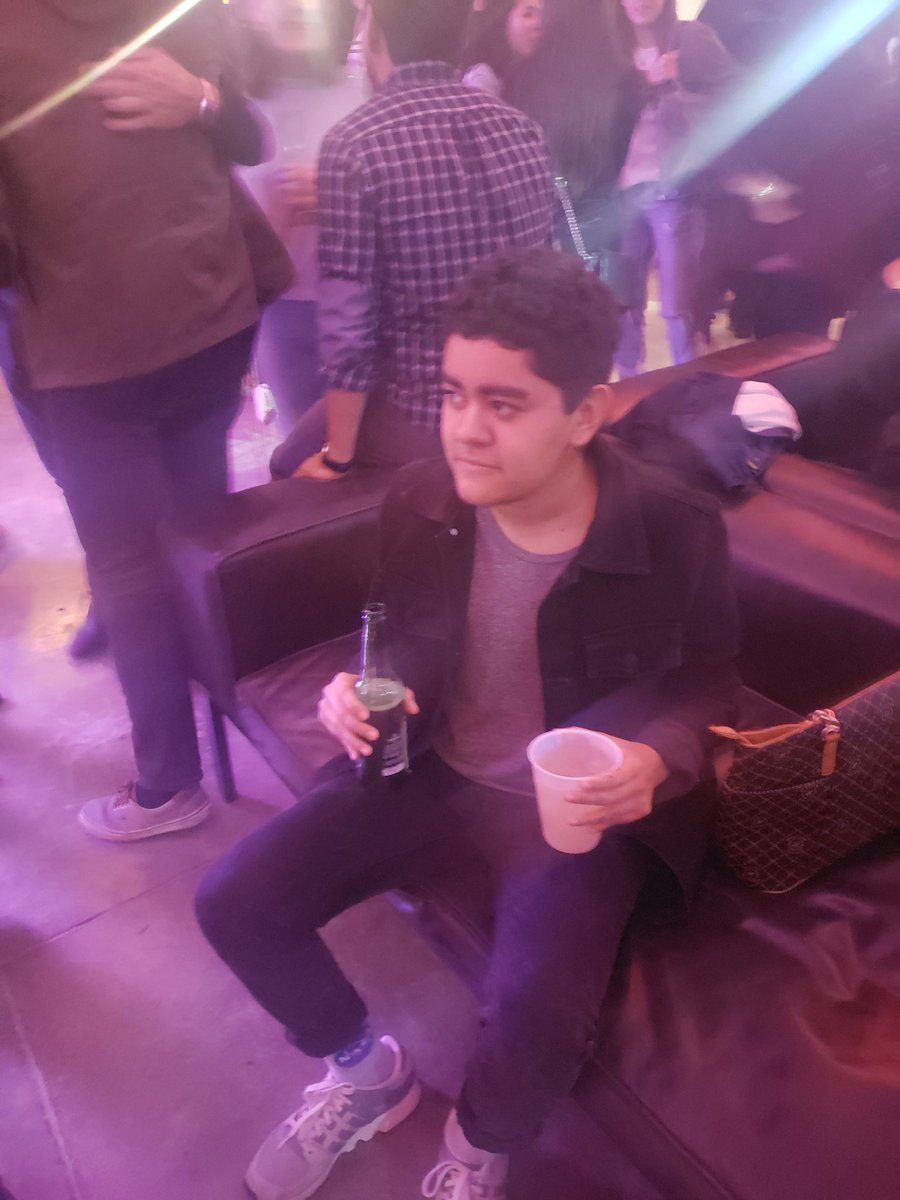 danymena3's tweet photo. Yo esperando el amor #sorrybb https://t.co/whapAlfLGK