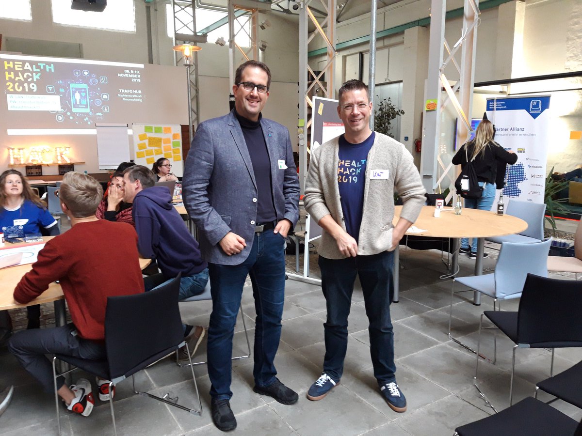 TKinNI's tweet photo. Funkensprühende Atmosphäre in #Braunschweig für die rund 60 teilnehmenden Visionäre (Studierende, #IT-Fachleute, Gesundheitsexperten+Gründungsinteressierten) #healthhack19 @hdw_bs  @netzlink @KlinikumBS @Metropolregion_ @KaiFlorysiak #regionalstark https://t.co/l42X197eLl