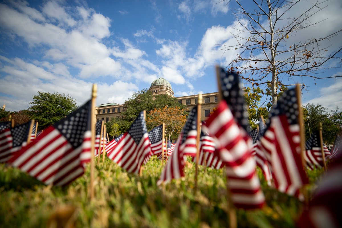 On #VeteransDay and every day, we honor the brave men and women who have served our country. Thank you. 🇺🇸