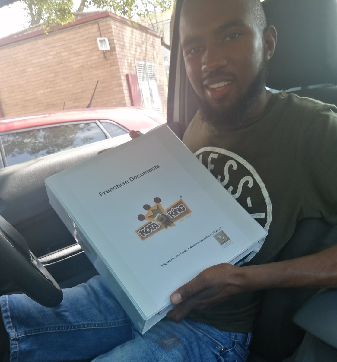 KotaKingSa1's tweet photo. The young Men behind kota king franchise group.Youth owned business, 100% share holding.Calling out to all individuals who would like to invest by buying a franchise of the amazing concept that turned him from Rags to being a pioneer within the food sector.
Retweet 4 awareness https://t.co/YhfJ1fZaBq