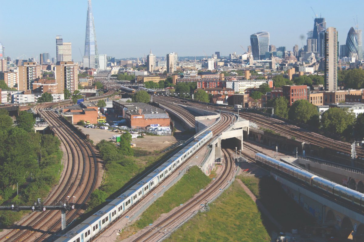 TLProgramme's tweet photo. @arturnerphoto @TLRailUK Perhaps you could start here: https://t.co/N6ipz5fkbl, watch a few of the films here: https://t.co/dvyOczq5nq. and enjoy some of the photos attached. From there you could move on to read our #LearningLegacy case studies aimed at improving future infrastructure programmes. https://t.co/QoTX6upExr