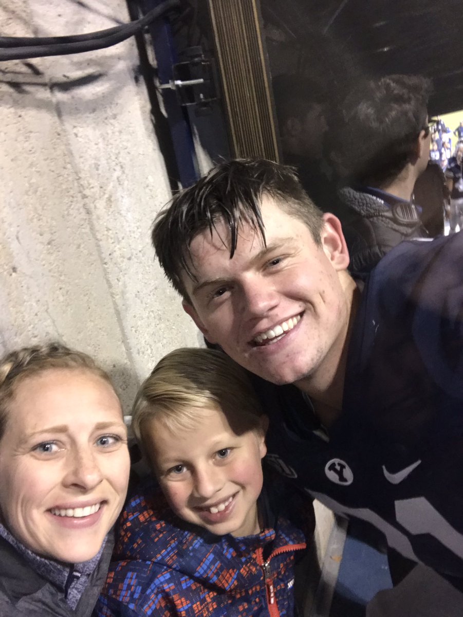 mrs_jwing's tweet photo. I love seeing the awesome things that former students are up to, especially LIVE. #BYUFOOTBALL #go71 #mamadatenight https://t.co/xhlZclniJ8