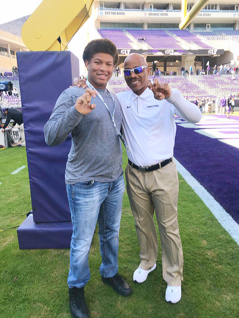 bayoucitypreps's tweet photo. BCP will like to thank TCU RB Coach Luper for showing love to BCP recruit Pearland Dawson High OT Garrett Slider at TCU on Saturday! @FrogRecruiting @CoachLoop @GarrettSlider #GOFROGS #BCPSCHOLARATHLETES #BCPFOUNDATION #BCPKNOWS https://t.co/YPqZJ6ij33