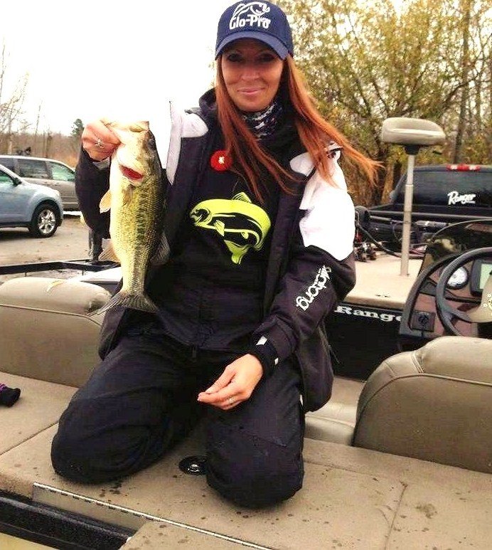 KristaFishes613's tweet photo. Fishing open water in November is torture on the hands lol... ❄️ ☃️ 🥶 🎣 #GirlsWhoFish #LargemouthBass #RangerBoats #GloProLures #Streamside #OhCanada 🇨🇦 https://t.co/IRFkD8BaSf