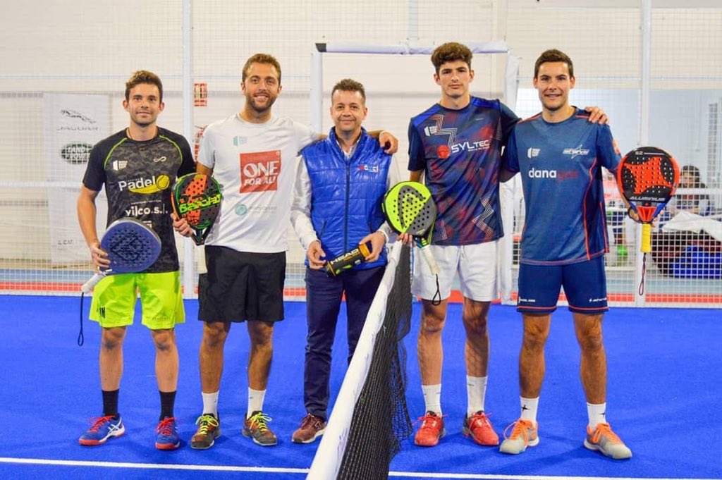 🏆¡CAMPEONES!🏆
¡Triunfo de <a href="/i_zarati/">Iñigo Zaratiegui Pedrosa</a> y Arturo Coello en el <a href="/padelfip/">FIP - International Padel Federation</a> STAR ORO 26* <a href="/lifepadelelche/">@lifepadelElche</a>!
Después de ganar ganar sus tres primeros encuentros, superan en la final a Martínez - Mercadal (7) por un marcador de 6/4 y 6/3, ¡ENHORABUENA!