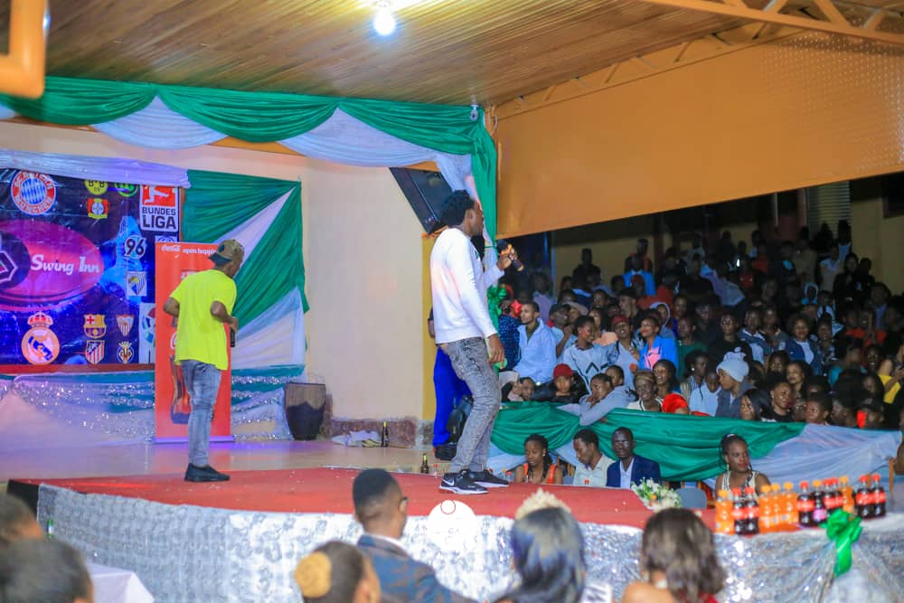 swinginnmotel's tweet photo. Thanks @Marouganda for bleesing our event with your awesome performance...👌👍💕 ....We are Forever Grateful .. #misskiu #swinginnmotel @swinginnmotel https://t.co/T6WEQV0mbZ