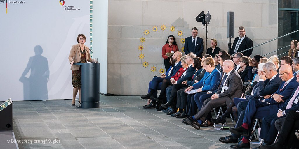 AWidmannMauz's tweet photo. Herzlichen Glückwunsch, liebe Apotheker für die Zukunft! Der #NationaleIntegrationspreis ist ein wichtiges Zeichen der Wertschätzung für die vielen, vielen Menschen, die jeden Tag Zusammenhalt und Toleranz in unserem Land leben. Macht weiter, wir sind an eurer Seite! https://t.co/mzlCQzXxt6
