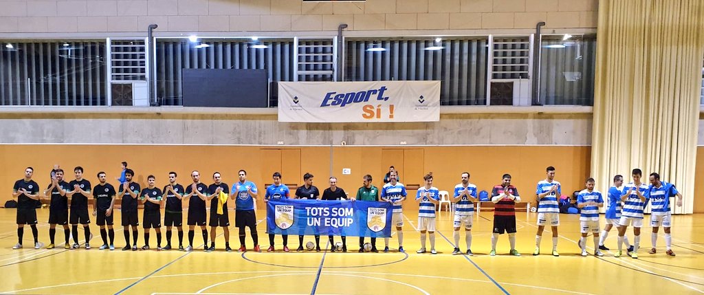 InterPallaresos's tweet photo. 📸| FOTOGRAFIA

Agraïm a la gent de @pallaresos que ens segueix i que ens dóna suport des de la graderia en els partits que disputen com a local. Fotografia de dissabte en el partit del #seniorA davant @torre_futsal 

#interlive #InterTorre https://t.co/JSW9SuOJ47