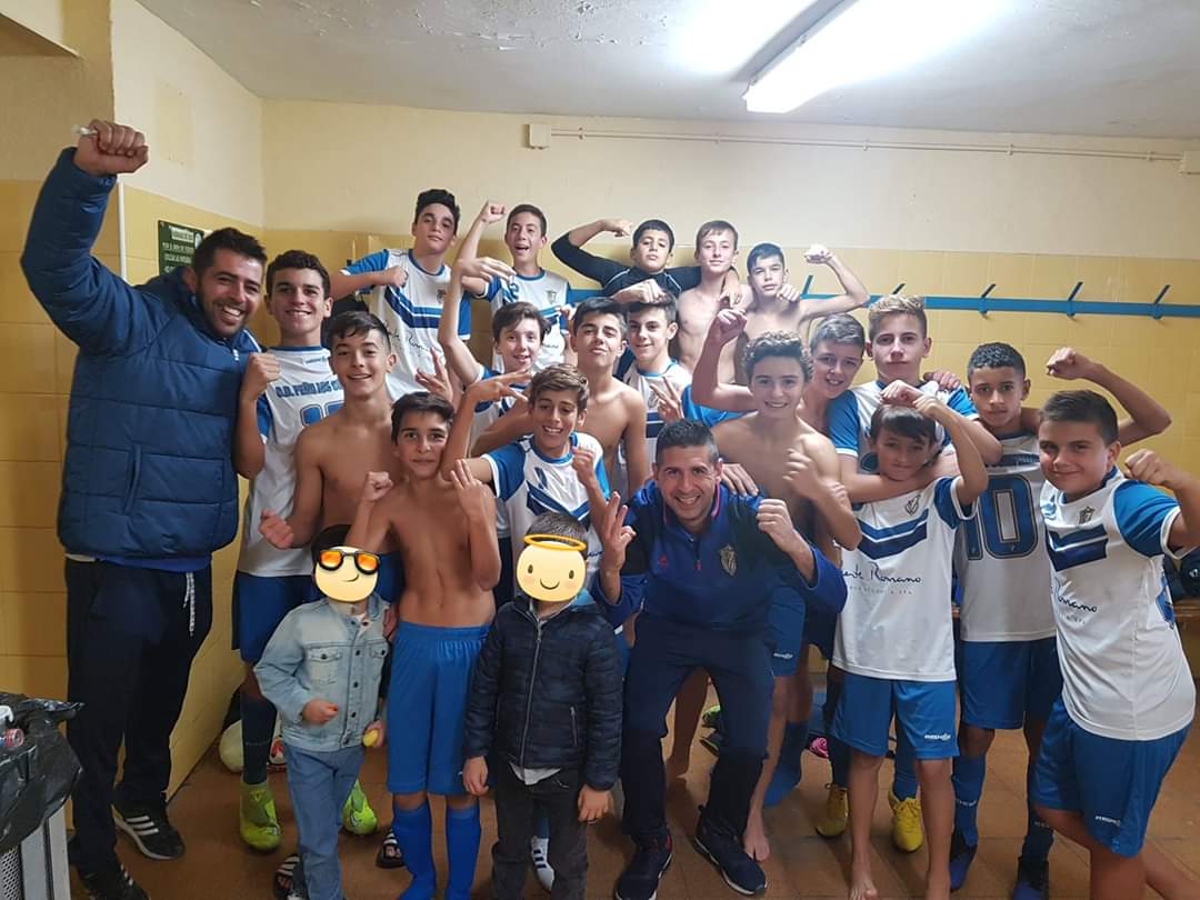 PLCompadres's tweet photo. 🥇Lider En Solitario #Infantil3a

Nueva victoria por 0-3 en el campo del #AtleticoBenamiel que permite situar al equipo comandando la clasificación❗️

#LocuraCompadres #EraDelCambio https://t.co/d2RJabPjFY