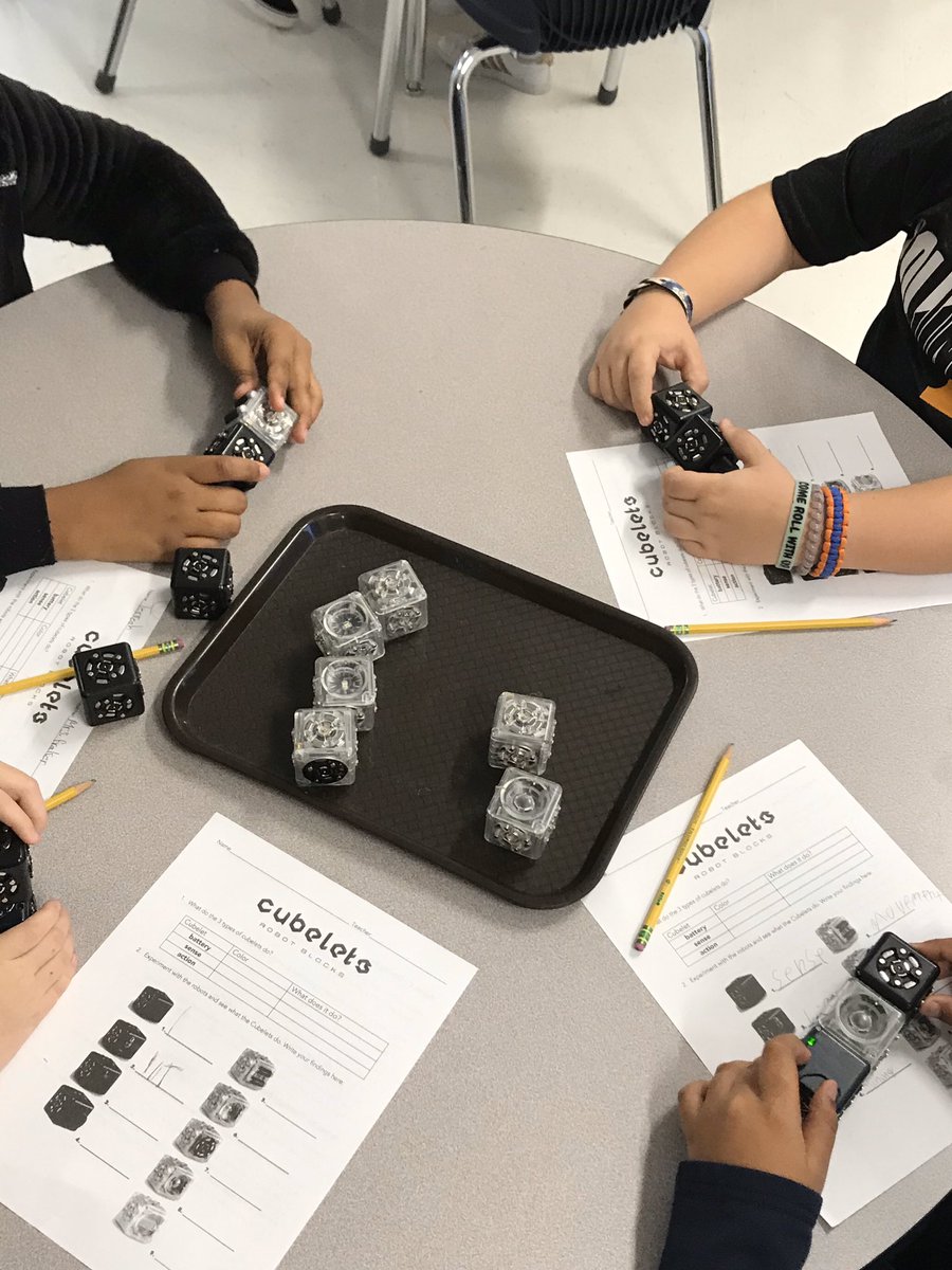 Swaggerty865's tweet photo. Experimenting with cubelets today in #stem #kcs_stem #inskipstem https://t.co/ZqXoyhes7j