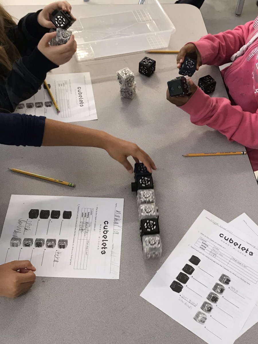 Swaggerty865's tweet photo. Experimenting with cubelets today in #stem #kcs_stem #inskipstem https://t.co/ZqXoyhes7j