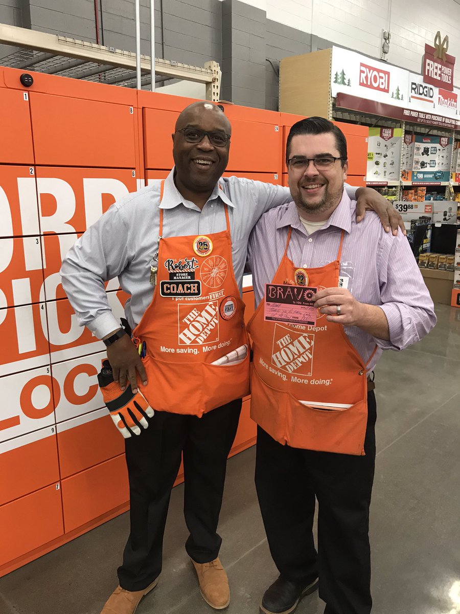RLM4040's tweet photo. Thanks Matt for taking care of the team at 4040 while I was in Atlanta.#COmanager @MattClarkeTHD @blkubes @jessica_witte_ @taylormyra_24 @JonBasting @Chvgrl @jamieo0628 @GKerr0211 thanks for looking out for our family at 4040. Appreciate you 🙏🏿 https://t.co/NeCIIOiCGi