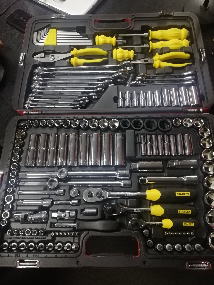 🏆➡️Aldo Adorno, miembro del <a href="/teamtoyotapy/">TOYOTA GAZOO Racing Paraguay</a>, retira la Caja de Herramientas instituida por #PennerAutomotores, como premio a los mecánicos del equipo ganador de la general del #TCR2019. #1120AM #SomosRally #LaRadioOficialdelRally