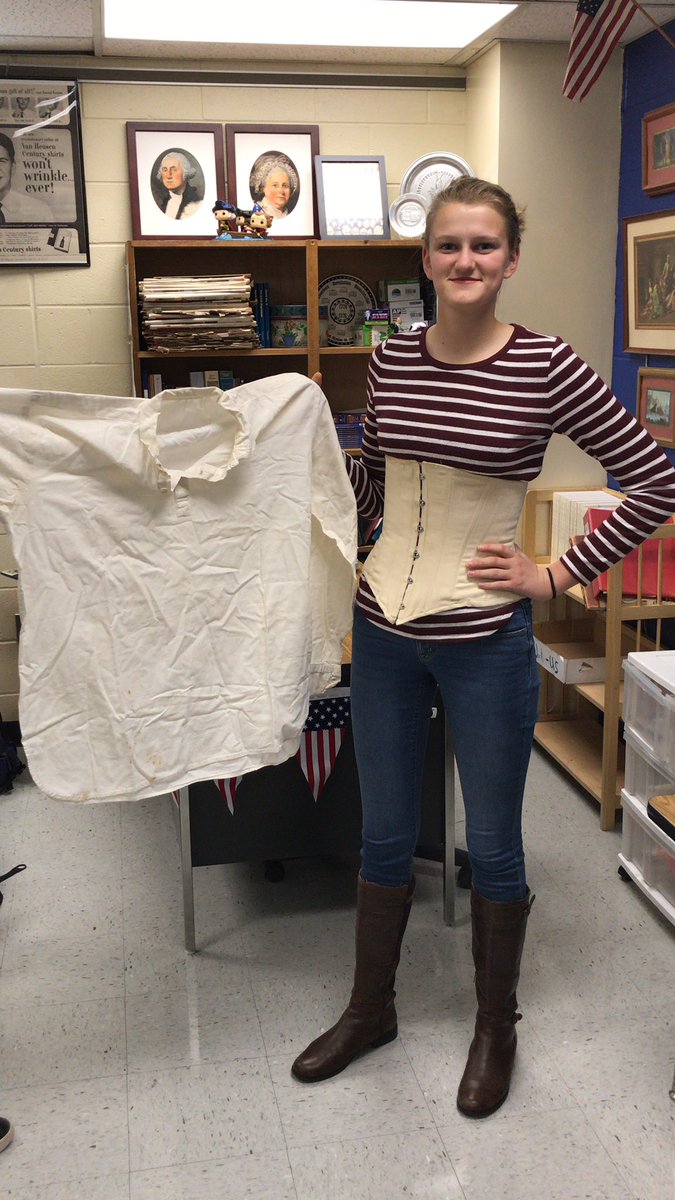 MrsDsAPUSH's tweet photo. Modeling Civil War era style clothing. #makinghistoryreal @_E_Fred https://t.co/y8wX812G2q