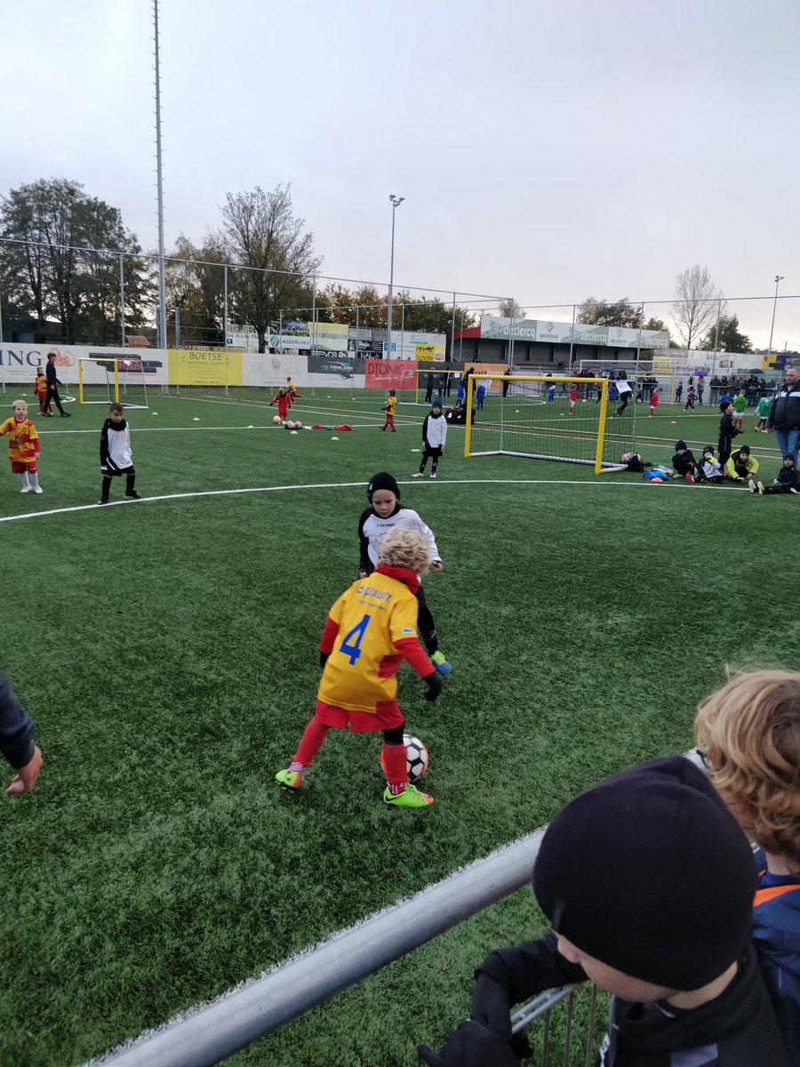 MaximLaporte's tweet photo. ๐ Tornooi Schepen van Sport in een nieuw concept. ๐ค
โฝ Waregemse jeugdploegen voetbal van U7 tot U12 namen het vandaag tegen elkaar op. ๐ Uiteraard was er ook aandacht voor het G-voetbal.
๐ช Ten voordele van het goed doel Ten Anker Waregem.
#waregemsport #sportersbelevenmeer https://t.co/NbH38iHoLz