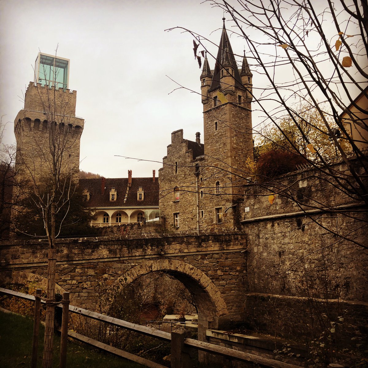 NielsPflaeging's tweet photo. Der erste Tag der #BetaWeeks Wien führte mich ins Mostviertel, recht weit ab von Wien, für meinen 2. Arbeitstag mit dem Meister Ernst Weichselbaum. Das Manuskript zum #Weichselbaum-Buch verdichtet sich! https://t.co/njO3qurZ0E