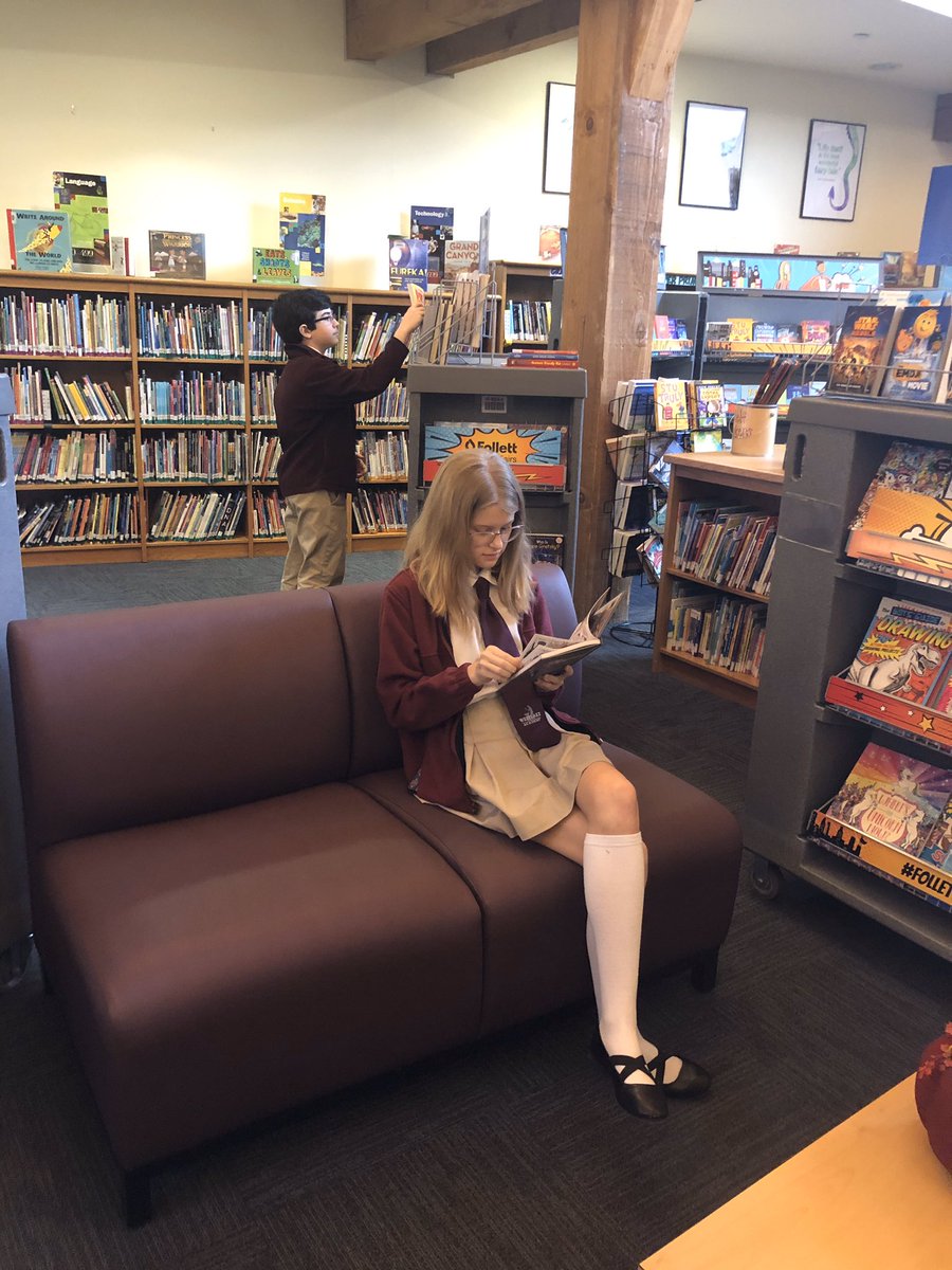 Students are browsing our book fair!#waexcels #follettbookfairs