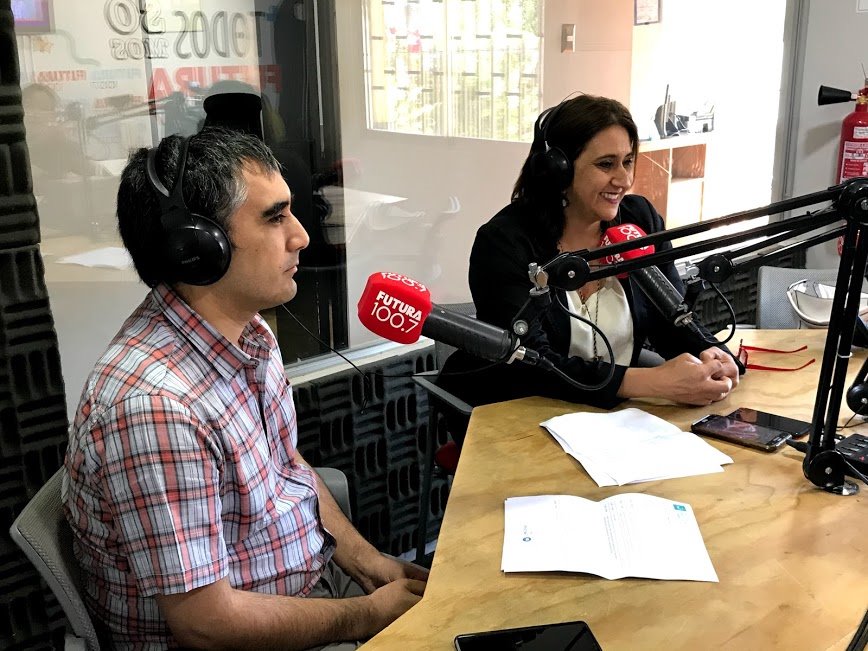 ProChile_Maule's tweet photo. Estuvimos en @futurafmoficial en el programa #ConexiónFutura📻🎤junto al emprendedor Pablo Lagos de #Pyxsoft un servicio de software que monitoreo el tráfico de red💻Ambos invitaron a los empresarios maulinos a ser parte de #ProChileInnovationSummit que se hará el 14!!👊🚀👊🚀 https://t.co/nv90h6LnX1