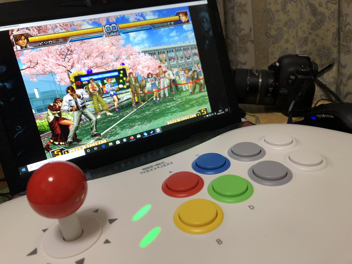 豊泉三兄弟 Toyoman ネオジオアーケードスティックプロをコントローラーにしてsteam版のkof遊べるね Pc版で大会やるときはこれでやろうかな 絶対目立つw ネオジオ Kof Neogeo Snk