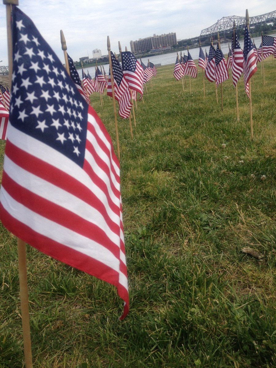 cbstaffordbooks's tweet photo. Saw a citizenship ceremony when 12 people became new US citizens happy to enjoy the freedom and opportunity we have. They warm my heart as I remember my brother's, 1Lt Dennis Babers, commitment to preserving our freedoms, a commitment he gave his life for. Semper Fi Big Brother. https://t.co/zXFtGsl4XD