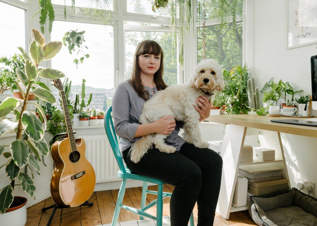 Read the full interview with Uk based illustrator and certified plant mom, Sarah Abbott! papirmass.com/sarah-abbott-a…