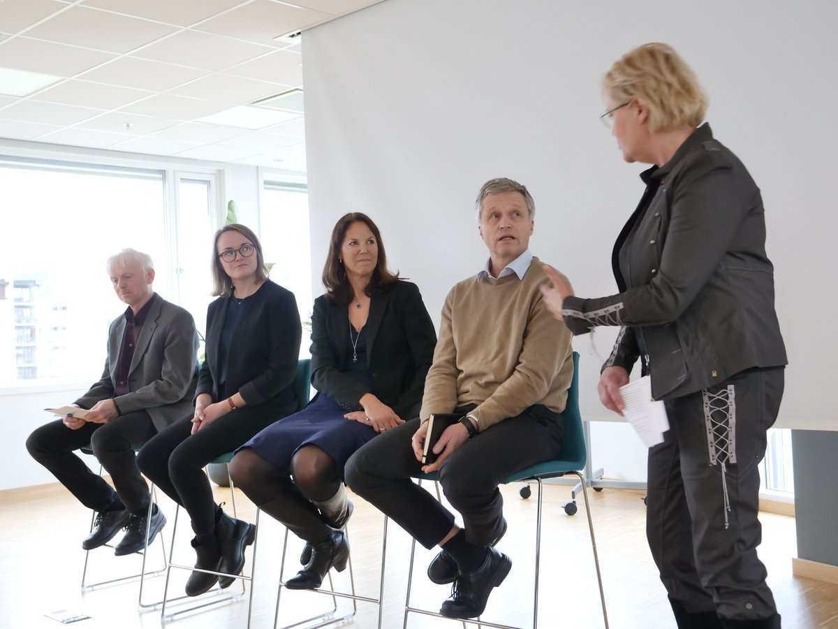 CICERO - Center for International Climate Research (@cicero_klima) on Twitter photo Hvordan håndteres #klimarisiko i #finanssektoren? Vi har intervjuet finansaktører i Norge & Sverige om oppfatninger og håndtering av klimarisiko. Funnene ble diskutert med finanssektoren på seminaret Finans for klima nylig. Les rapporten: bit.ly/2q0fxqw <a href="/AaronMaltais/">Aaron Maltais</a> Hvordan håndteres #klimarisiko i #finanssektoren? Vi har intervjuet finansaktører i Norge & Sverige om oppfatninger og håndtering av klimarisiko. Funnene ble diskutert med finanssektoren på seminaret Finans for klima nylig. Les rapporten: bit.ly/2q0fxqw <a href="/AaronMaltais/">Aaron Maltais</a>