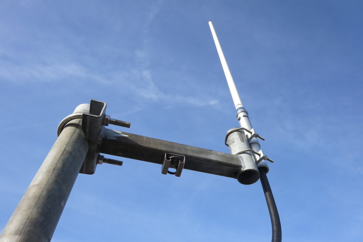 Frank_DD3JI's tweet photo. Noch einige Eindrücke von #db0ukd #hamnet, 70cm Duplexer für #DMR und einige Antennenimpressionen https://t.co/2Ad1yKnltE