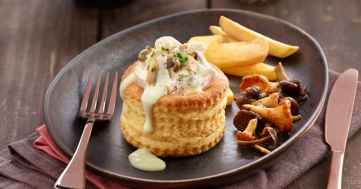 pidyuk's tweet image. Now the temperature has really dropped, there's nothing that hits the spot more than a comforting chicken pie. It is delicious, quick and easy to make with our large vol-au-vent cases. Whether you serve it for lunch or dinner, it won’t disappoint!