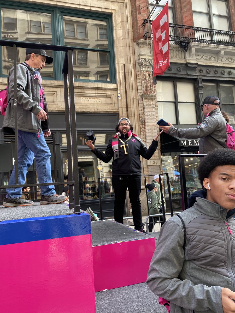 @TChainzDC out here!!!! #VeteransDay #tmobile #VeteransDayParade