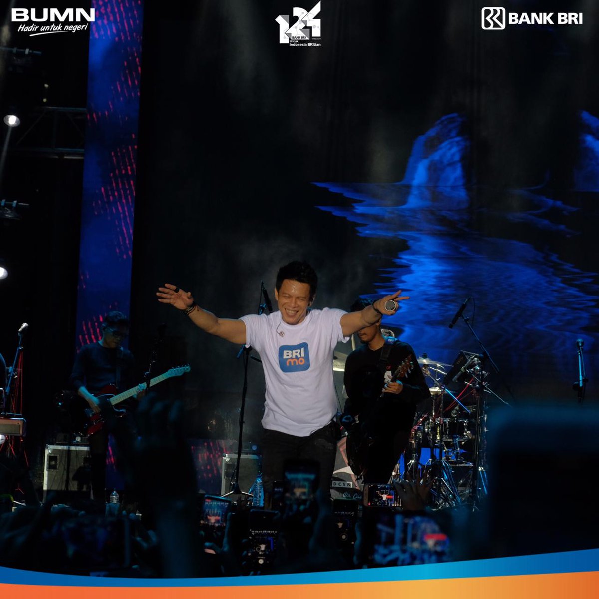 promo_BRI's tweet photo. Terima kasih utk Sobat BRI yg telah menyempatkan dtg menyaksikan konser NOAH An Intimate Nite di BRI Park. Utk mendukung industri kreatif &amp; musik di Tanah Air, kami akan membuat event-event yang lbh seru lainnya. Sampai jumpa di lain kesempatan!
#BRIxNoah #BankBRI #BRIonly https://t.co/IKQXwQWrPc