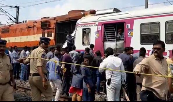bistsanjay1961's tweet image. MMTS collides with inter-city exp; high-level enquiry ordered after 16 passengers injured
@indianrailway__
@RailMinIndia
@PiyushGoyal
@PiyushGoyalOffc
#MultiModalTransportSystem
#HyderabadTrainAccident

uniindia.com/mmts-collides-…