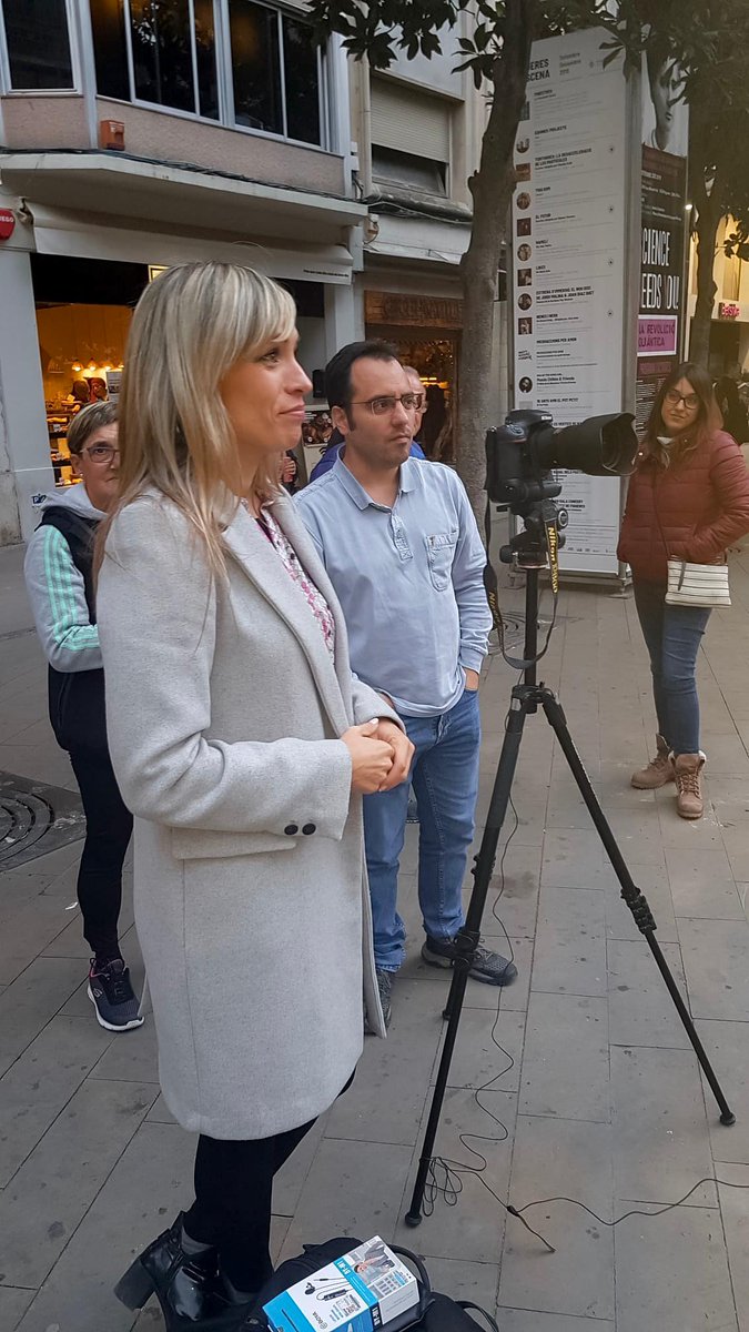 VolcanoGrup's tweet photo. 📍📸Avui ens hem traslladat a #Figueres!
🤪Però tranquils, que la tramuntana no ens afecta.
La fotografia i gravació de vídeo son només alguns dels serveis que ofereix la nostra agència.
Tu també vols donar visibilitat a la teva marca? Contacta'ns!
.
👉#BeVisible #BeVolcano👈 https://t.co/Ge8vqlVYbn
