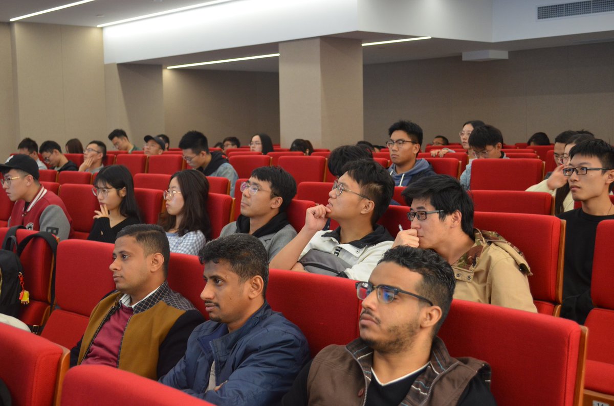 UCL_Railway's tweet photo. Our group members Taku Fujiyama and Yan Cheng were delivering sample lectures on 'Business models for urban railways on East Asian Contexts' and 'Data mining for urban railway demand analysis' at Tongji University.@CEGE_UCL @CTS_UCL https://t.co/piXxtpEFCf