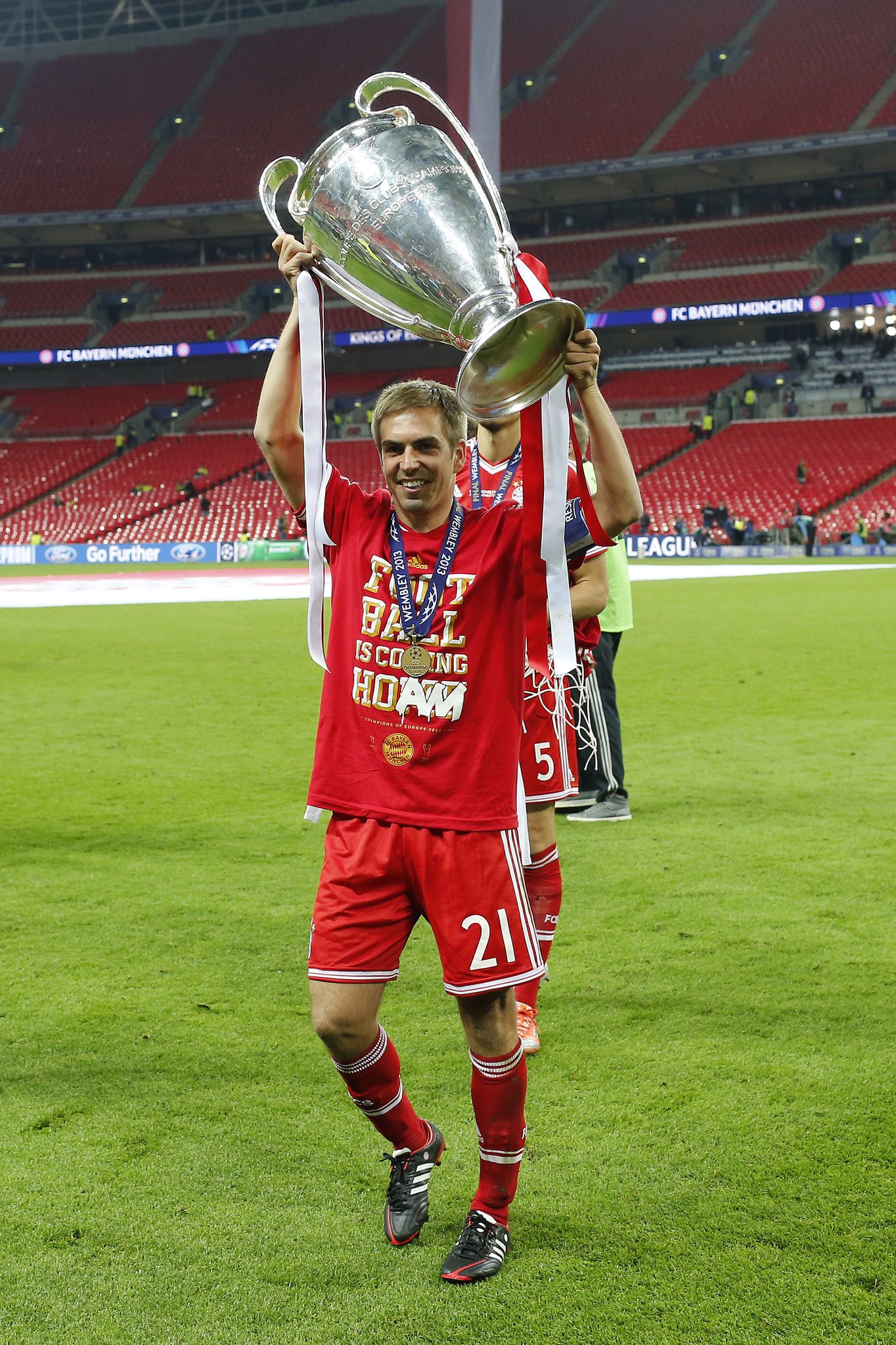 Happy Birthday to Philipp Lahm  652 Appearances  27 Goals  78 Assists

What a career he has had 