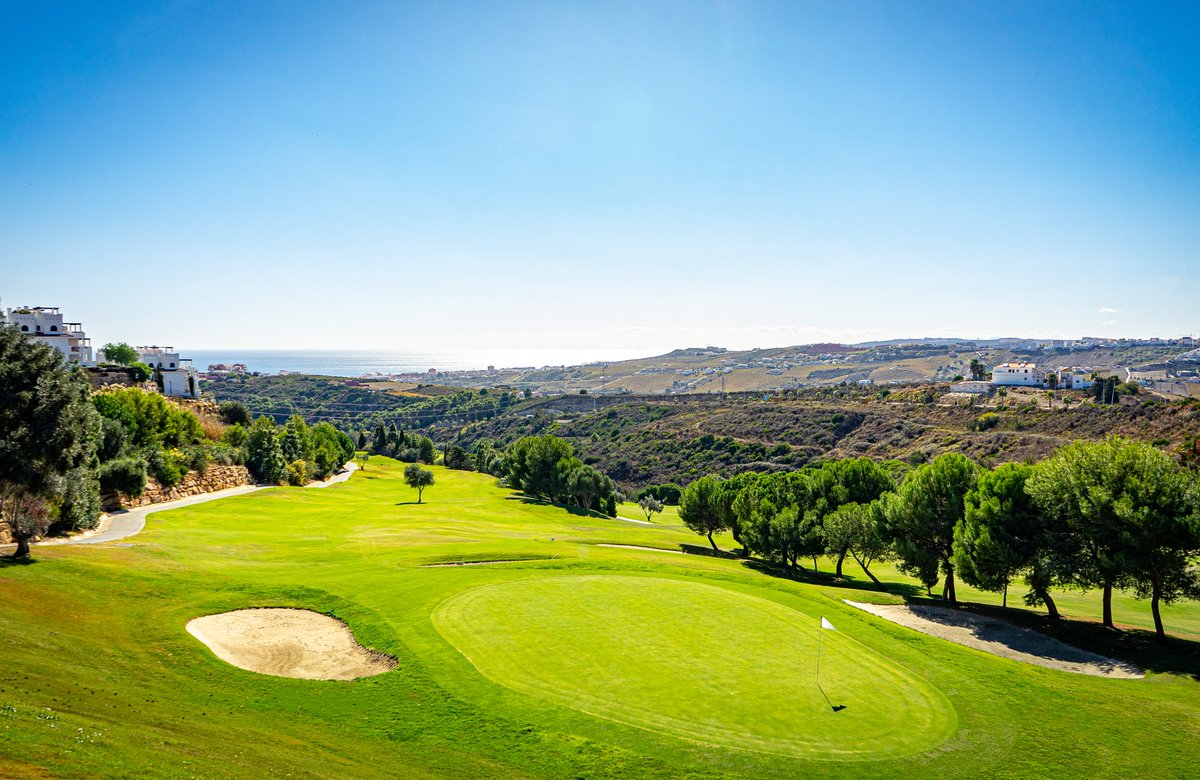 goodsundayz's tweet photo. The first two golf courses were great ( @AlcaidesaG  &amp; @lacanadagolf_ olf ) but yesterday was the most interesting course played so far. Extremely great views and narrow fairways in an excellent condition. @DJuliaGolf is really recommendable. https://t.co/kvKj8DvB5I