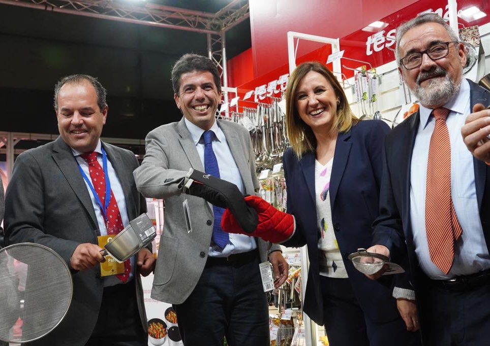 mjosecatala's tweet photo. 📸 Inauguración de la @feriagastronoma con @CarlosMazon40 y @luisbarcala, muestra que durante estos días sitúa a Valencia en el epicentro de la cultura gastronómica de nuestro país👨🏼‍🍳

#Gastrónoma19 https://t.co/Z48kjRqmvO
