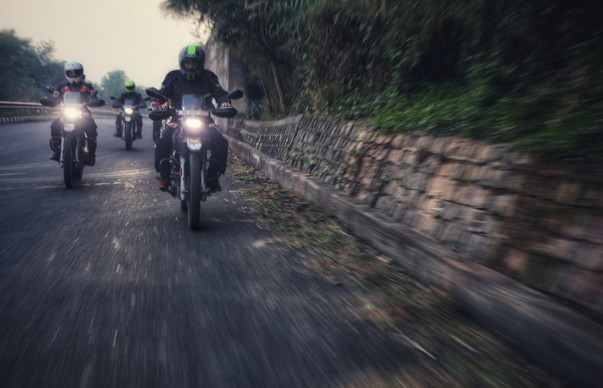 ExploreWithRoy's tweet photo. I love photographing motion! And the @HeroMotoCorp #XPulse turned out to be the perfect subject! 😍 

#XPulseXpedition @HeroMotoCorp @HeroMotoSports @BunnyPunia @ShantonilNag @WithWroomCouple @sketchbuildride @suparnasarkar24 @KJ_tweetz @bharatendukabi #himalayas #Himachalpradesh https://t.co/74P4pDFA9N