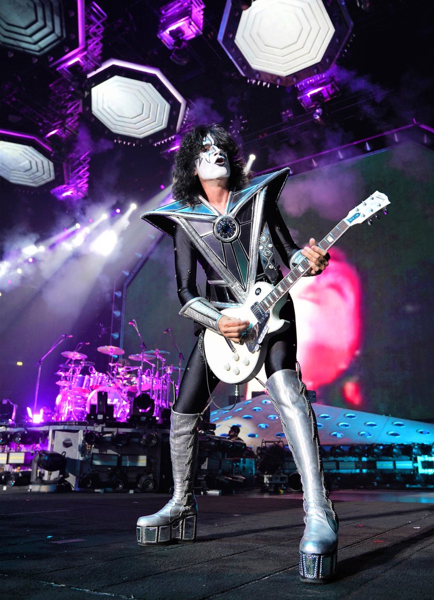 KISS (@kiss) on Twitter photo 2019-11-11 20:36:03 .@TheRockpit_net interviews @tommy_thayer therockpit.net/2019/interview… .@TheRockpit_net interviews @tommy_thayer therockpit.net/2019/interview…