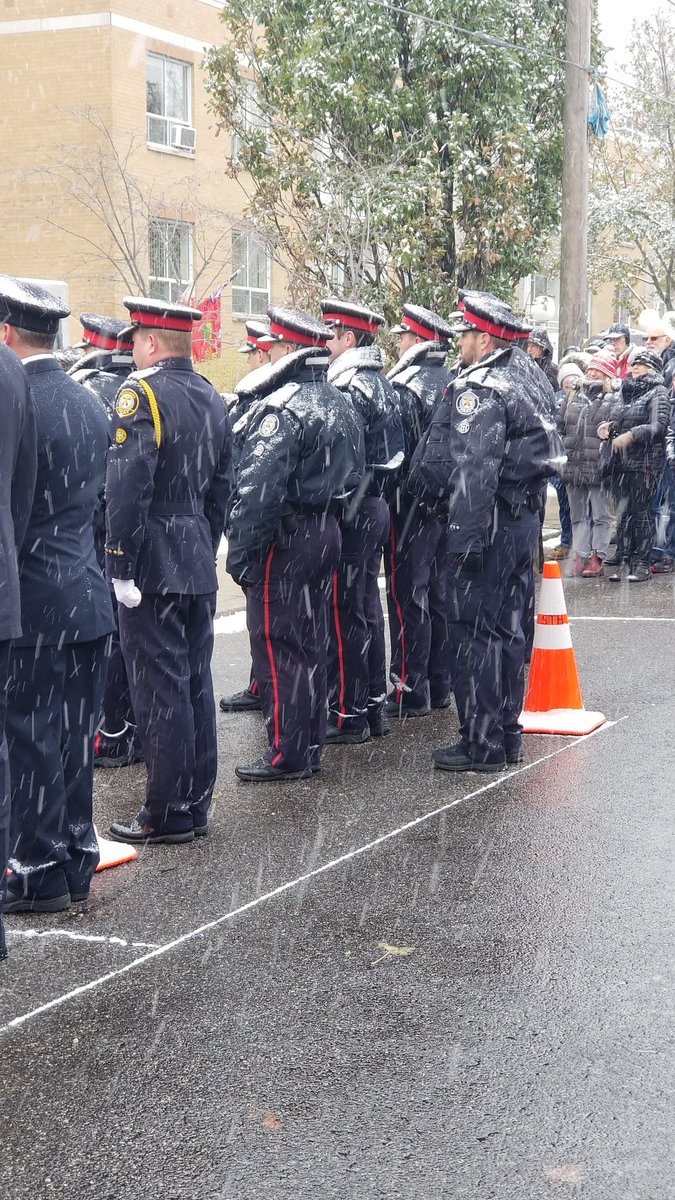 TPS11Div's tweet photo. Today we remember @SwanseaTownHall with @TPSChrisBoddy @SuptCorrigan members of 11 Division #RemembranceDay2019 #Toronto @TPSOperations @TPS_CPEU @viraniarif @JohnTory https://t.co/fF0Yr0fejq