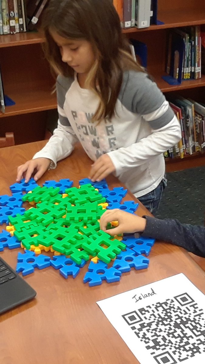 SusanMoneyhon's tweet photo. 2nd grade learns about landforms and shows what they've learned. Thank you, @KScottLMS, for a great idea! #bbproud #lovemylisd #lockhartleading @BluebonnetLions @MsHolt12 https://t.co/LieCl1VHn3