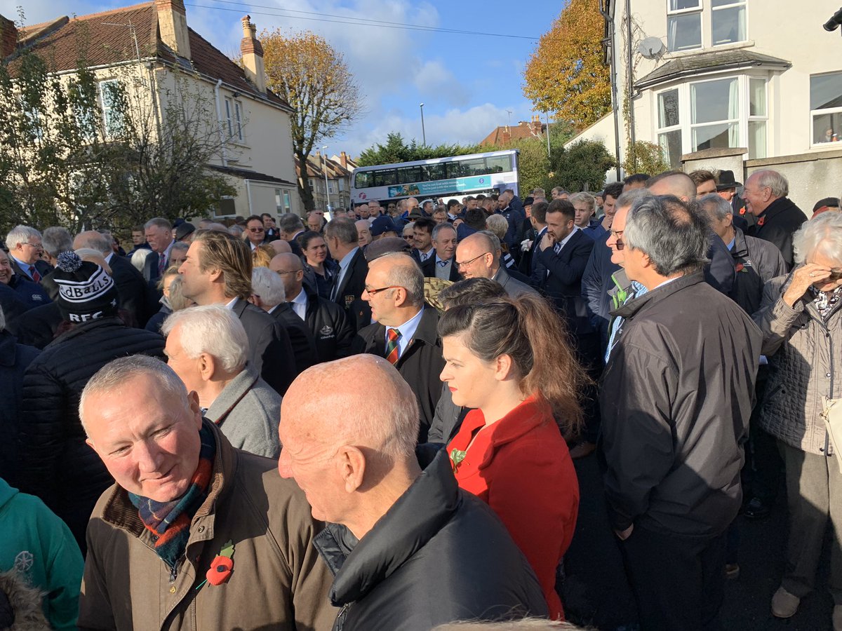 What a great attendance for today’s #Remembrance Service at The Memorial Gates #Bristol. Most @BSDistrictRugby clubs laid wreaths alongside @BristolBjc, @BSDistrictRugby, @BristolBears , @BristolBearsW, @BristolMatch & @bristolrovers @BristolRoversSC #RememberingTheFallen