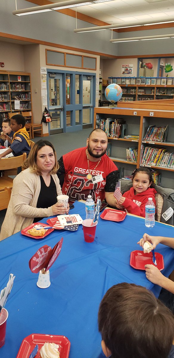 Harnewhawk's tweet photo. Harnew appreciates our Veterans!
#RSD122CARES #harnewcares https://t.co/oMdleoj3Jz