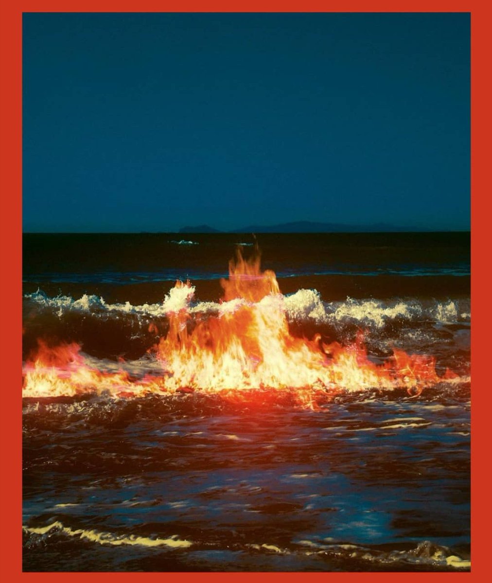 огонь и море. взрыв в океане. огненное море. огненное море. включи горящее море.