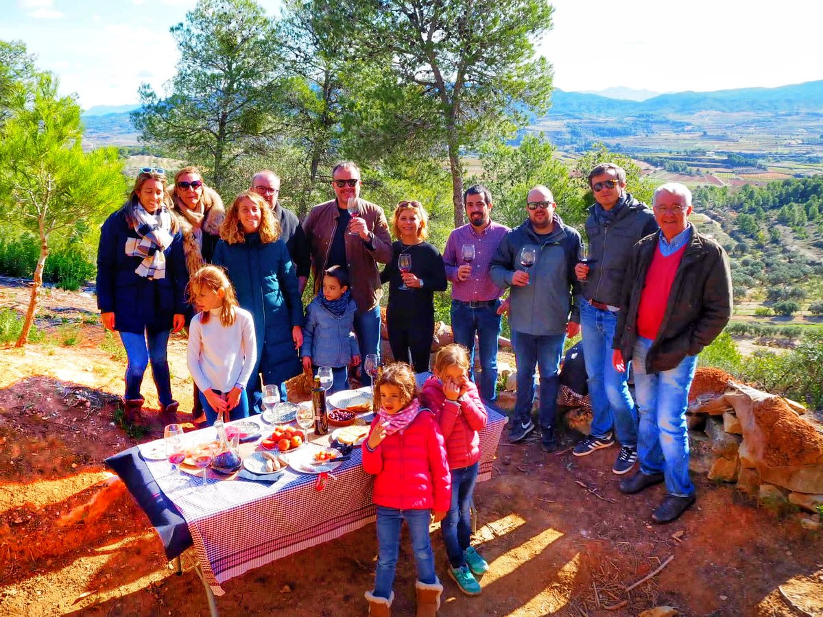 ViOrigen's tweet photo. Cap de setmana intens amb #ViOrigen tast a les trinxeres, tast a la sala, curs a l' #AmetlladeMar i visites a @lafouceller i @celler_menescal Gràcies a tothom per la confiança! https://t.co/qeFSQmhCGU #TerraAlta https://t.co/K36K4BfWyE