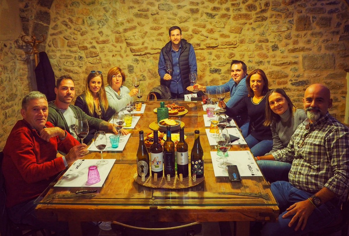 ViOrigen's tweet photo. Cap de setmana intens amb #ViOrigen tast a les trinxeres, tast a la sala, curs a l' #AmetlladeMar i visites a @lafouceller i @celler_menescal Gràcies a tothom per la confiança! https://t.co/qeFSQmhCGU #TerraAlta https://t.co/K36K4BfWyE
