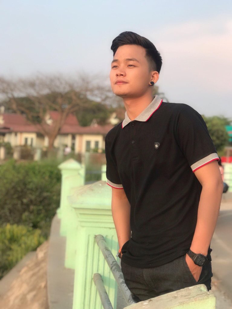Drake44822253's tweet photo. အချစ်ရေဘယ်မှာလဲ https://t.co/HlfLLC3but