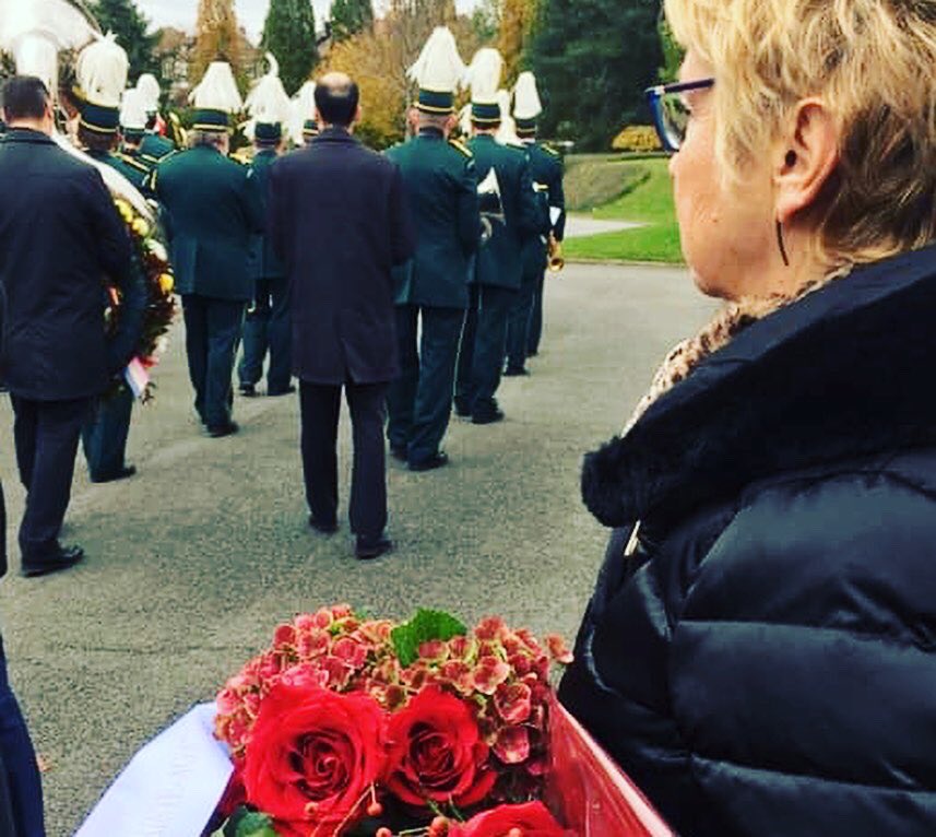 PSBerchem's tweet photo. Aujourd’hui, on se souvient et l’on redit « plus jamais cela! ». 
Journée d’hommage à toutes celles et tous ceux qui se sont battus contre le nationalisme, le fascisme et le nazisme à l’occasion des fêtes patriotiques de Berchem-Ste-Agathe. ❤️✊ https://t.co/YVwdVMTwqA