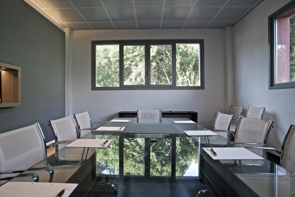 Siamo felici di presentarvi la "vostra" nuova Sala Meeting #meetingroom #conferencecall #videoconference #4k #officinefarneto #interiordesign