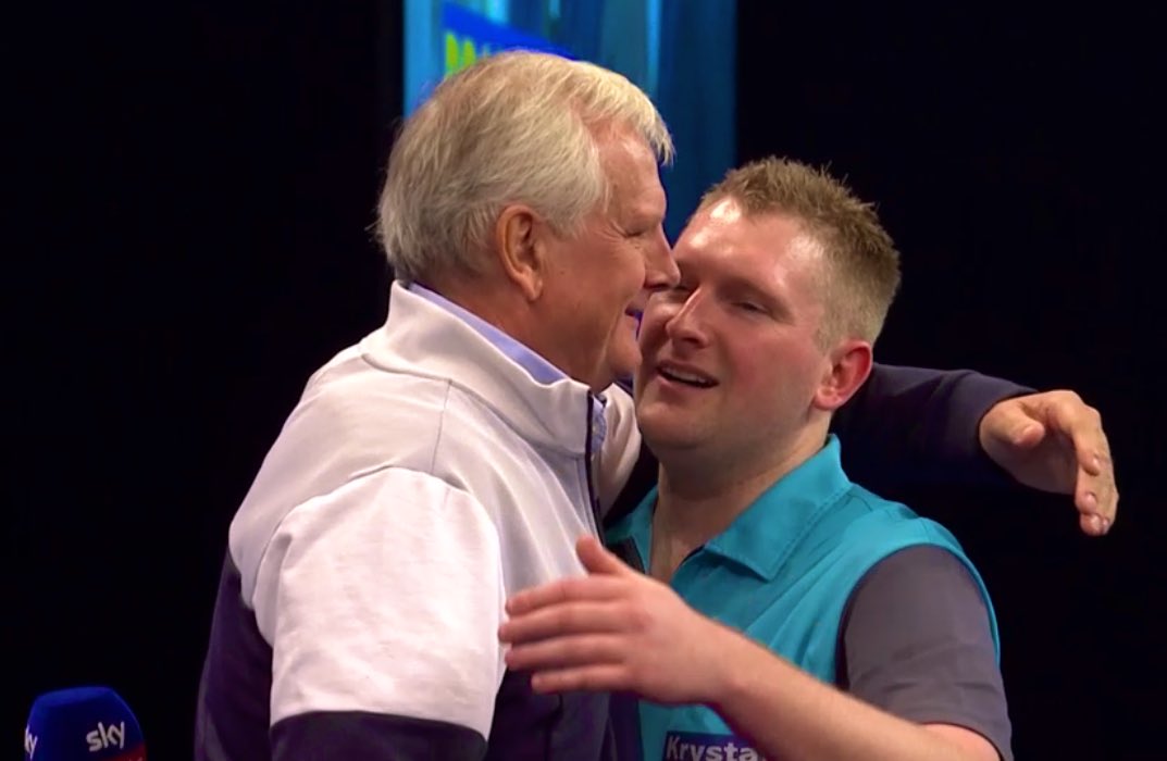 livedarts's tweet photo. A proud dad moment for @rod180 🙌🏻 https://t.co/KkvEZYBIw1